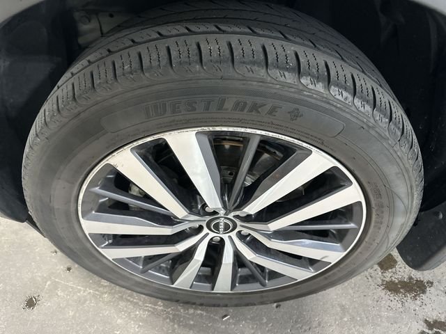 Used 2022 Gray Nissan Platinum image 23