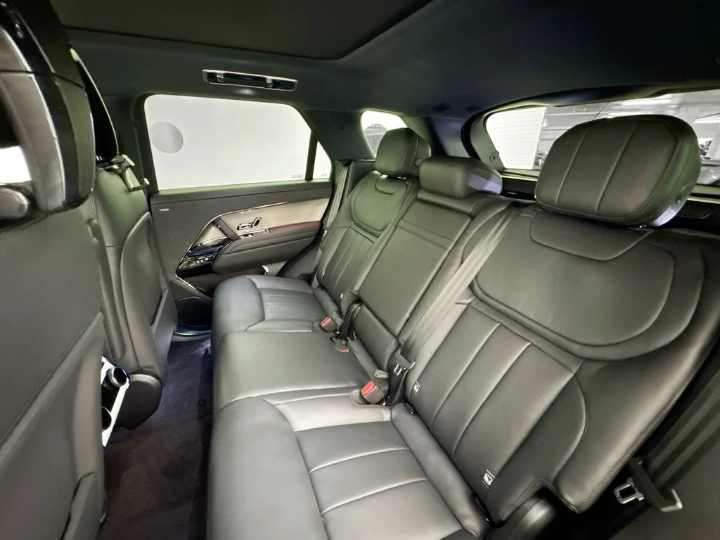 New 2026 Santorini Black Land Rover SE image 25