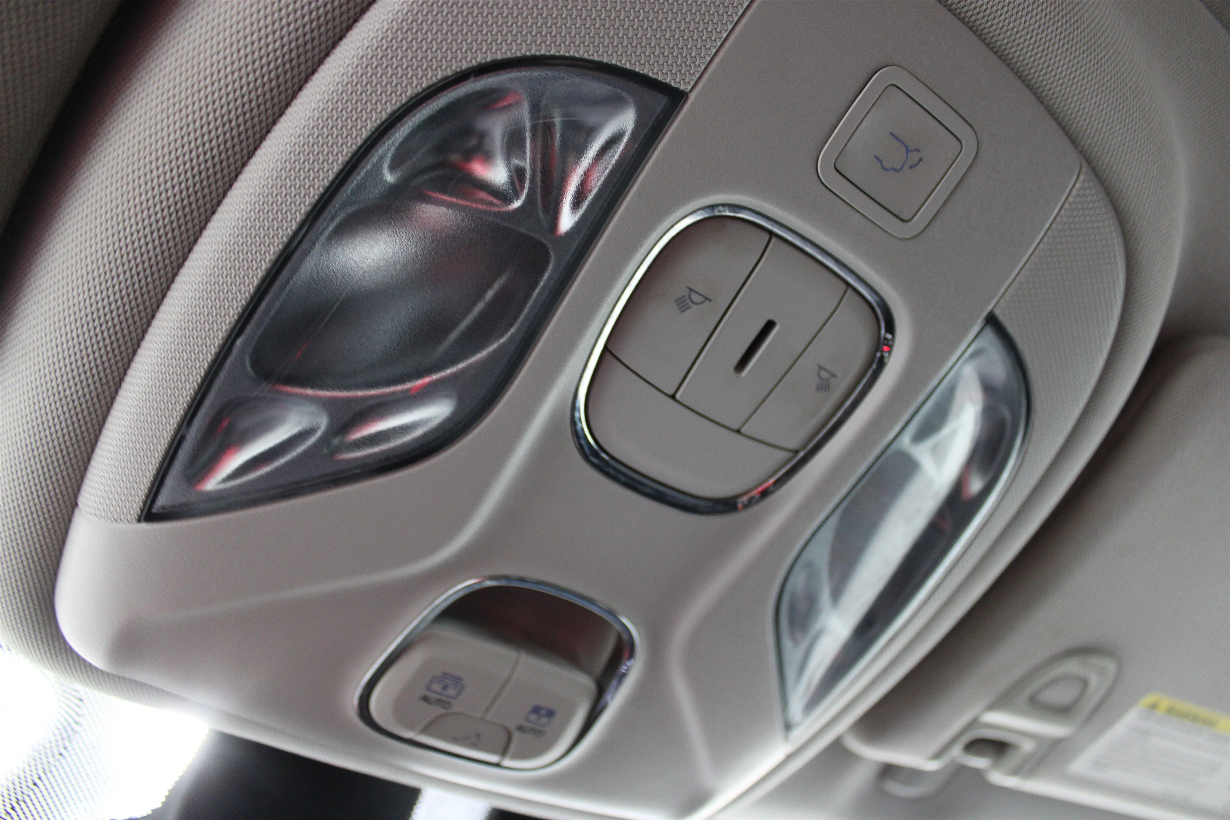 Used 2019 Pearl White Tri-Coat Jeep High Altitude image 19