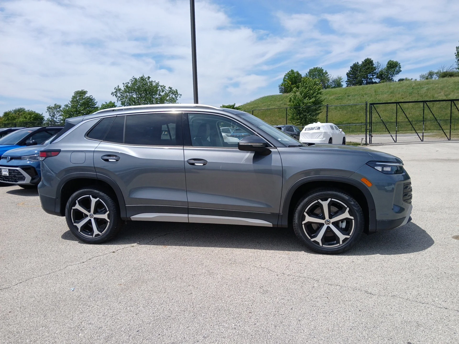 New 2026 Platinum Gray Metallic Volkswagen 2.0T SE image 3