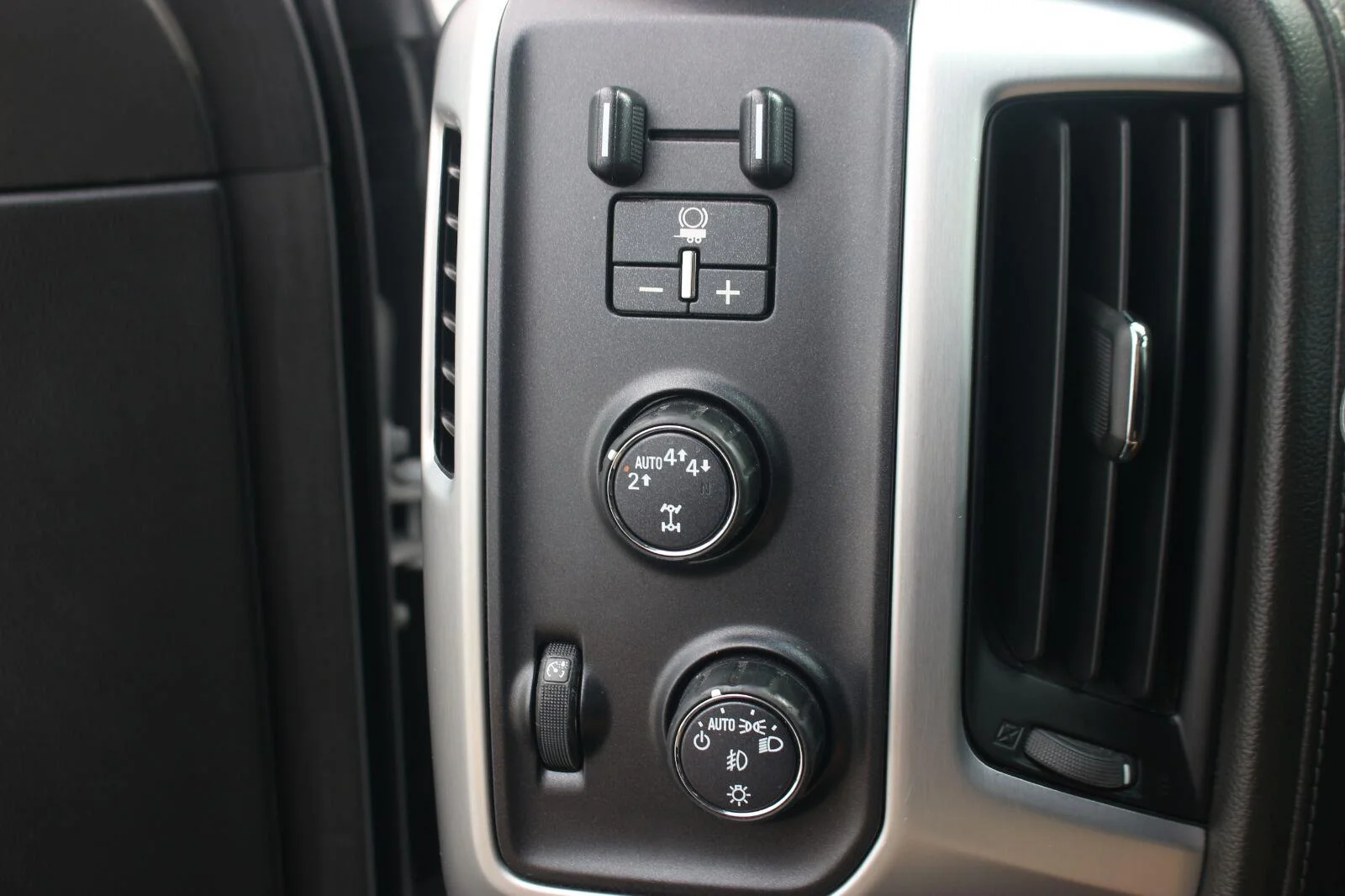 Used 2018 SUMMIT WHITE GMC SLT image 31