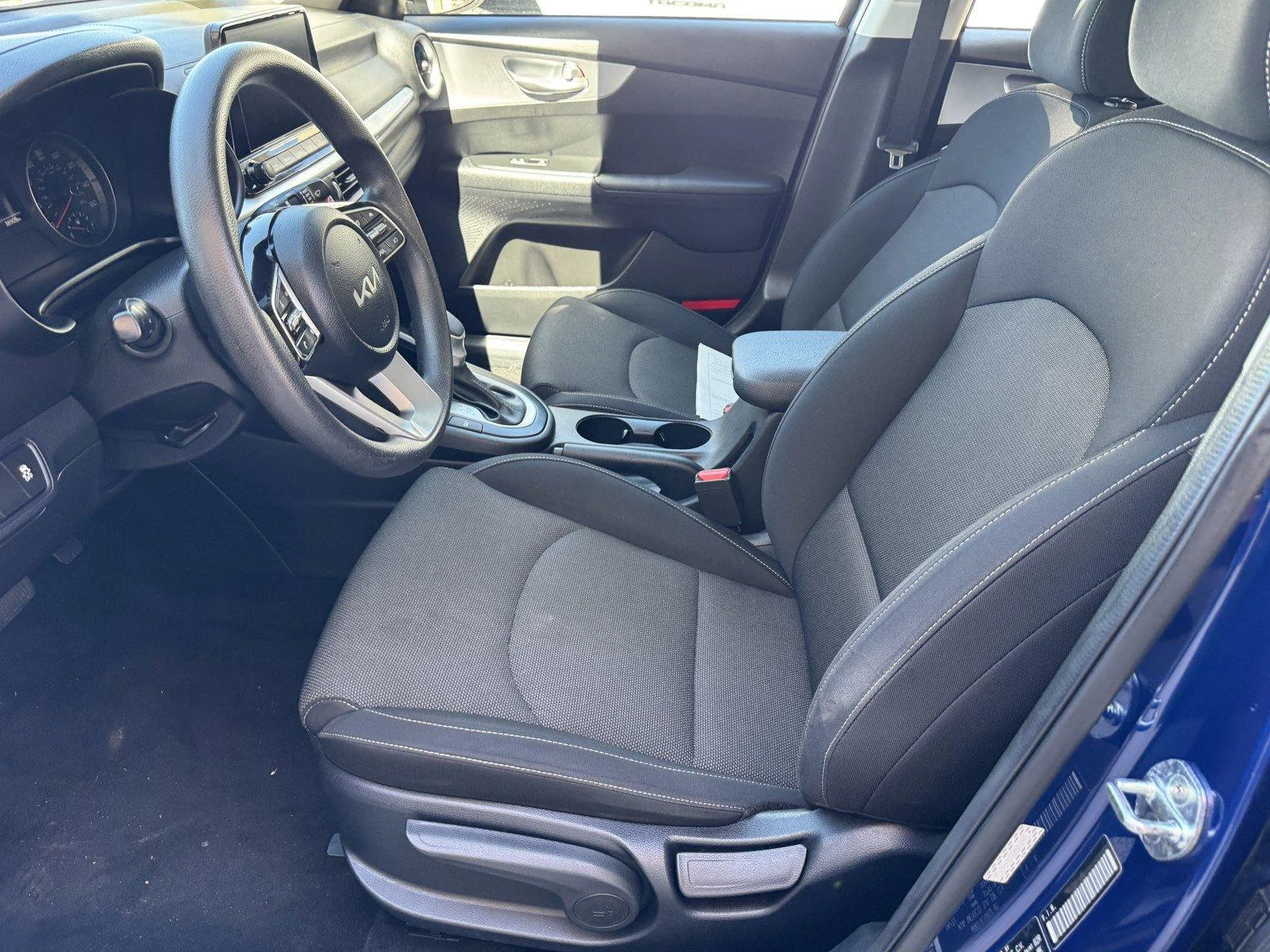 Used 2022 Deep Sea Blue Kia LXS image 13