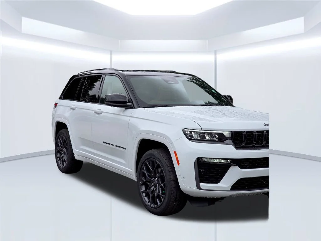 New 2027 White/off-white Jeep Summit image 39