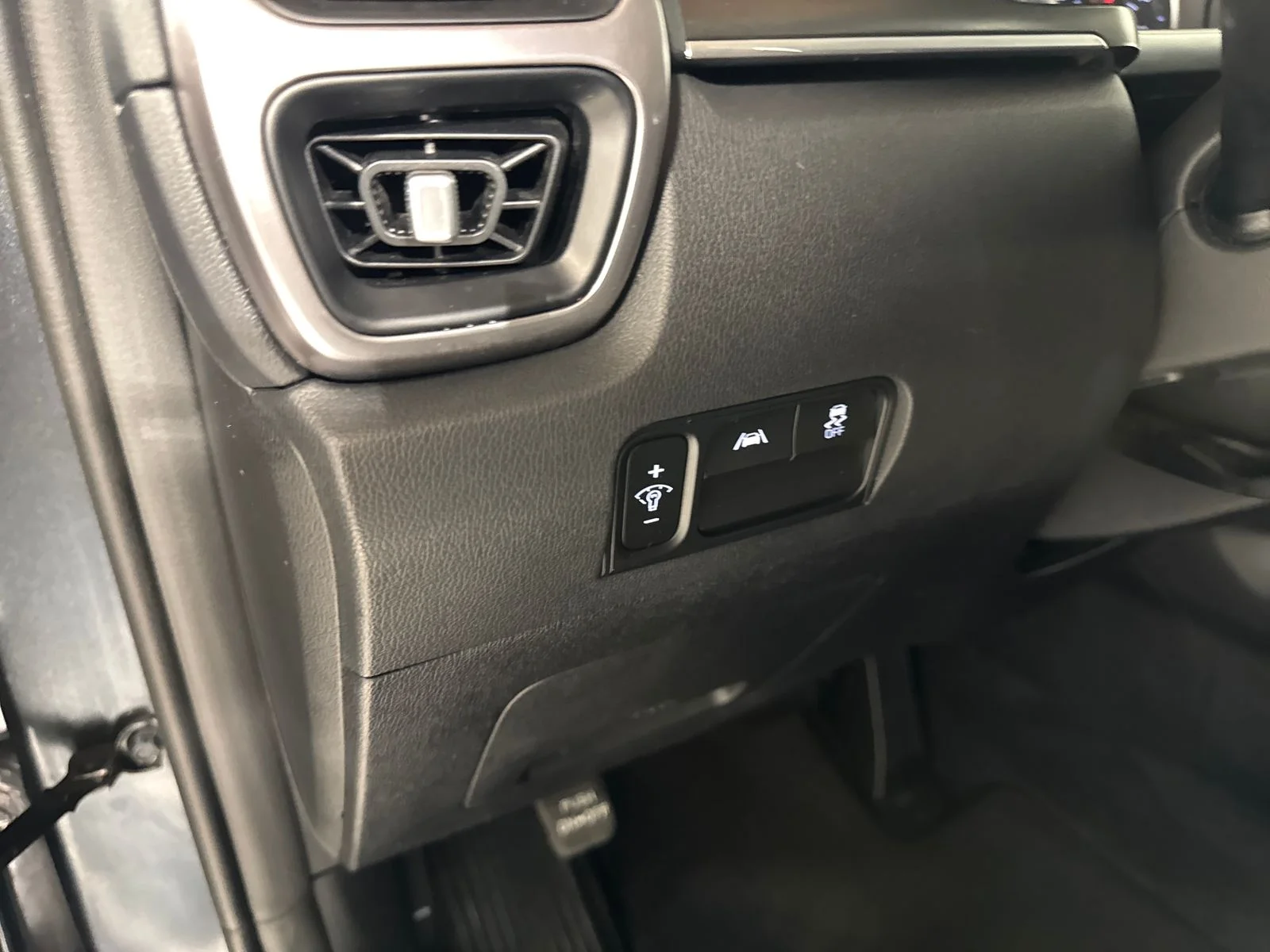 2022 Kia Sorento LX - Photo 17