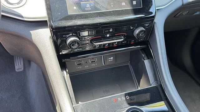 Used 2023 White Jeep Altitude image 17