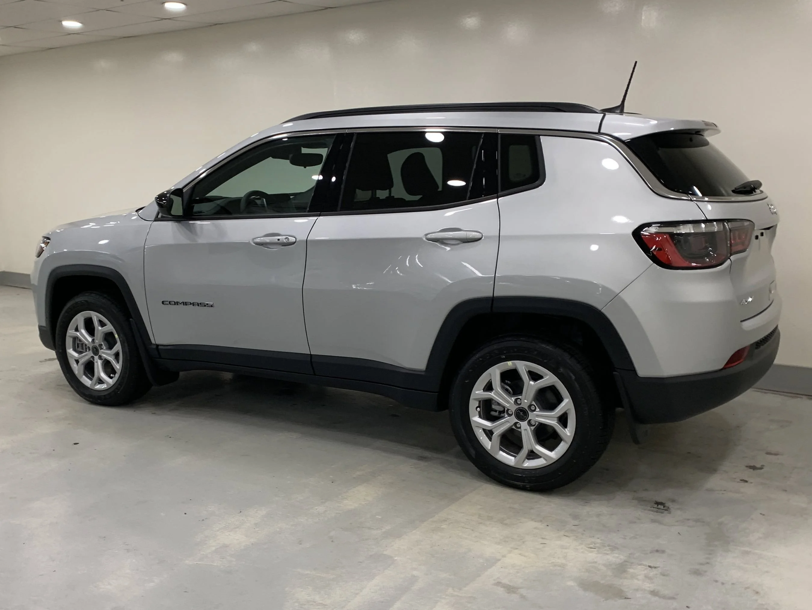 New 2026 Silver Zynith Metallic Clear-Coat Jeep North image 3