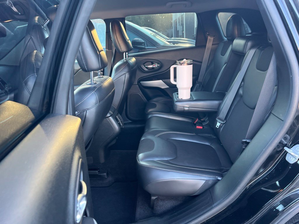 Used 2018 Black Jeep Latitude Plus image 4