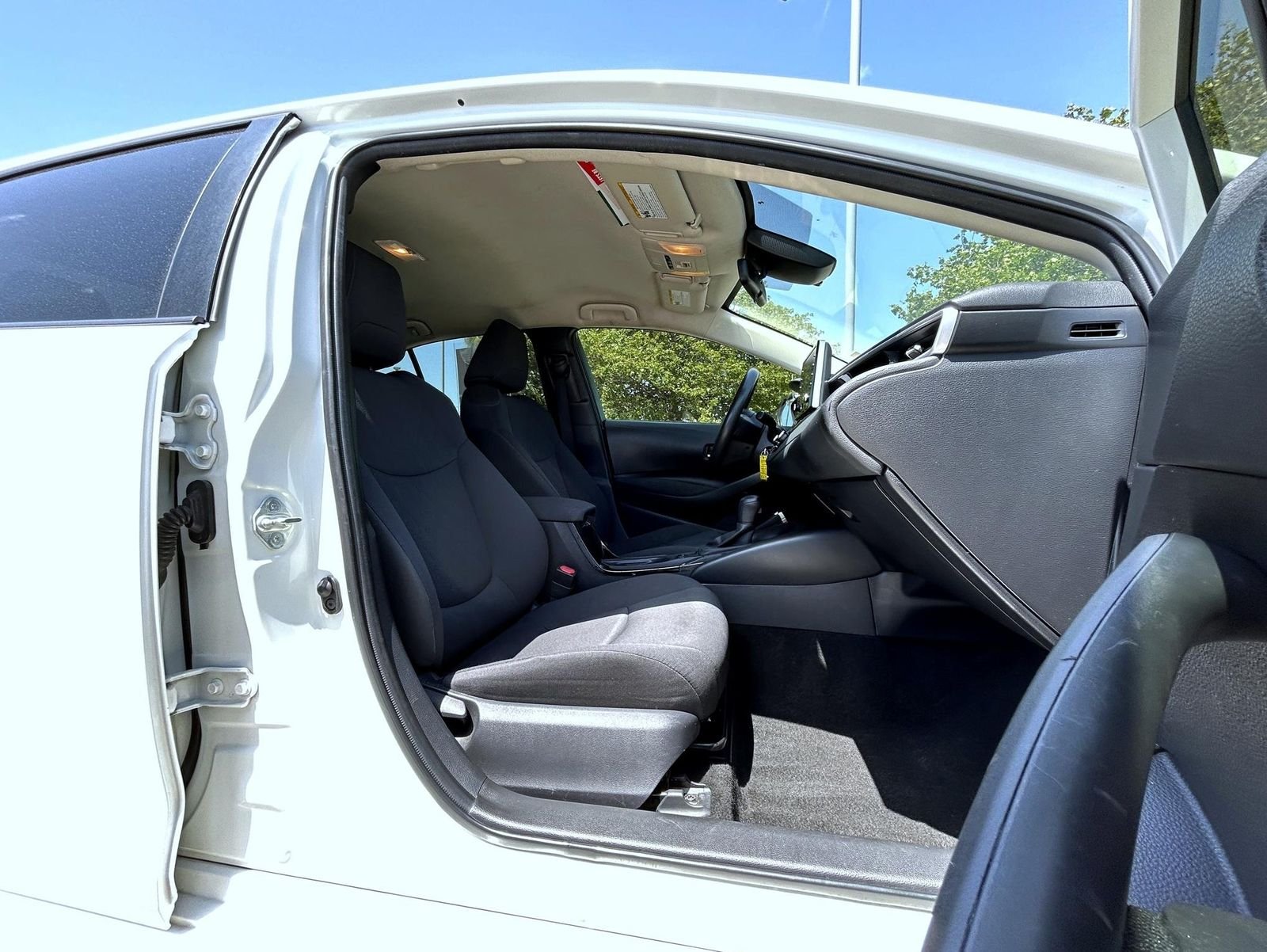 Used 2020 White Toyota LE image 15
