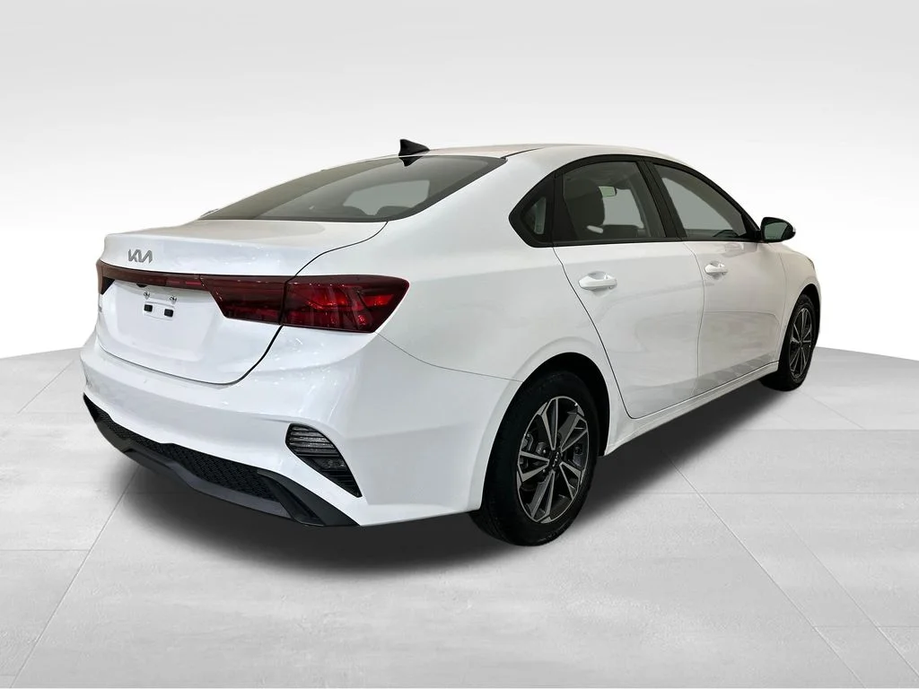 Used 2024 White Kia LXS image 5