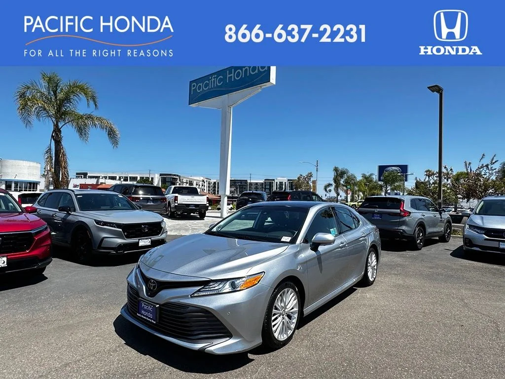 Used 2019 Silver Toyota XLE image 1