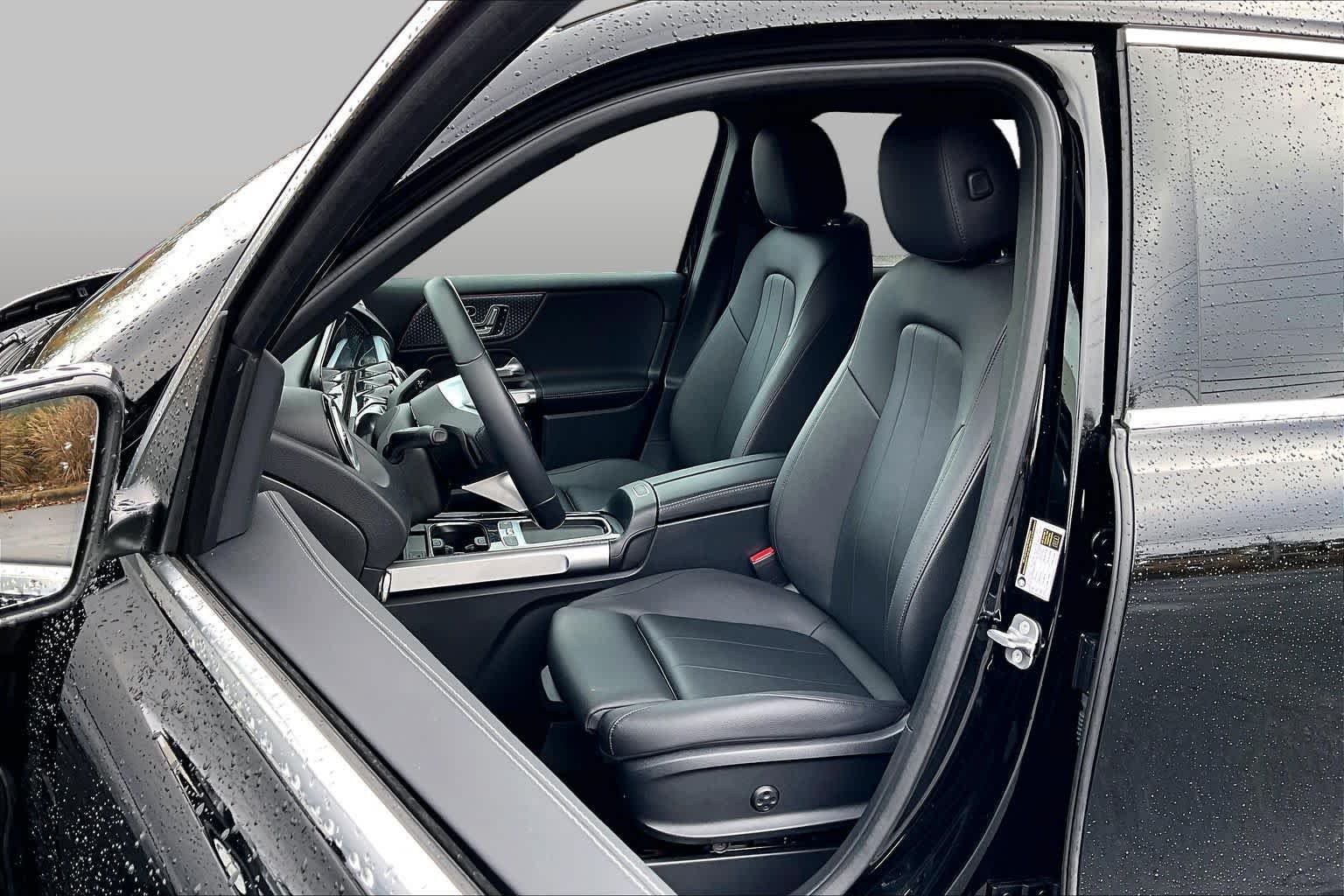 Used 2025 Night Black Mercedes-Benz GLB 250 image 10