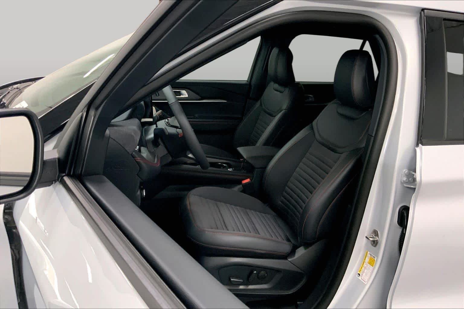 New 2026 Space White Metallic Ford ST-Line image 7