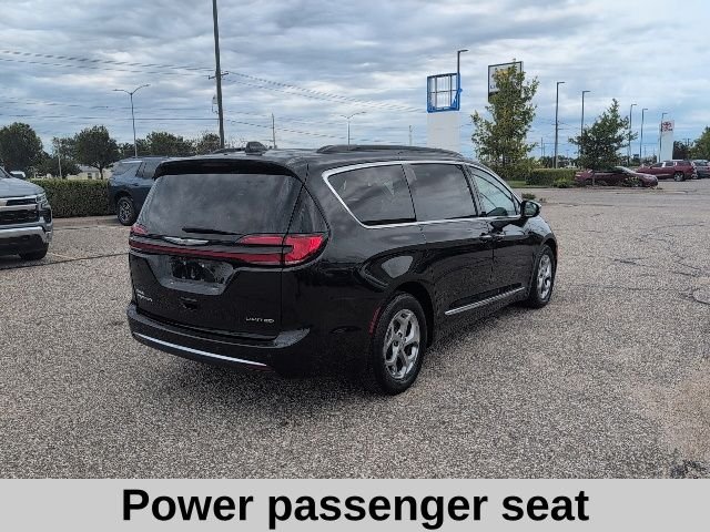 Used 2023 Black Chrysler Limited image 18