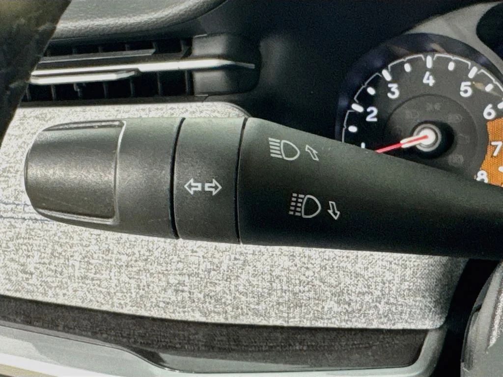 Used 2025 Blue Jeep Latitude image 13