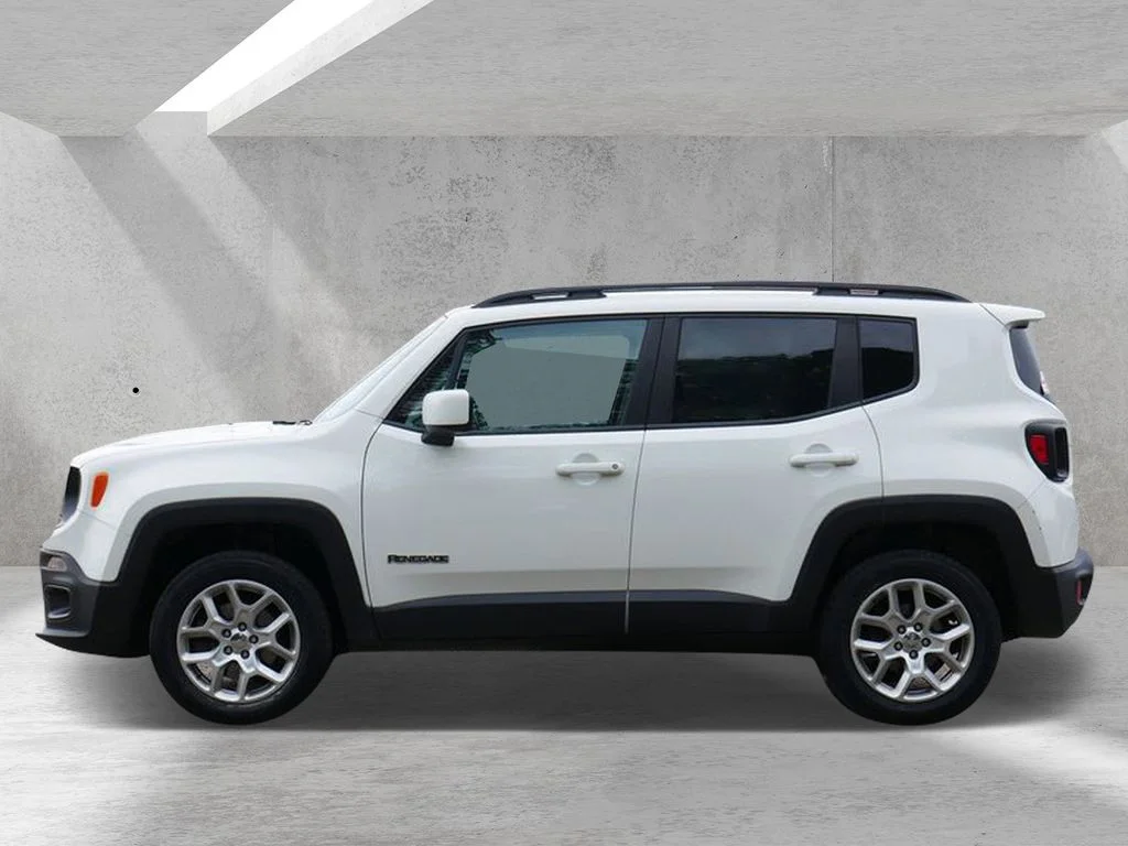 Used 2017 White Jeep Latitude image 5