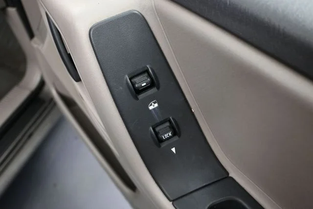 Used 1999 Gray Jeep Laredo image 37