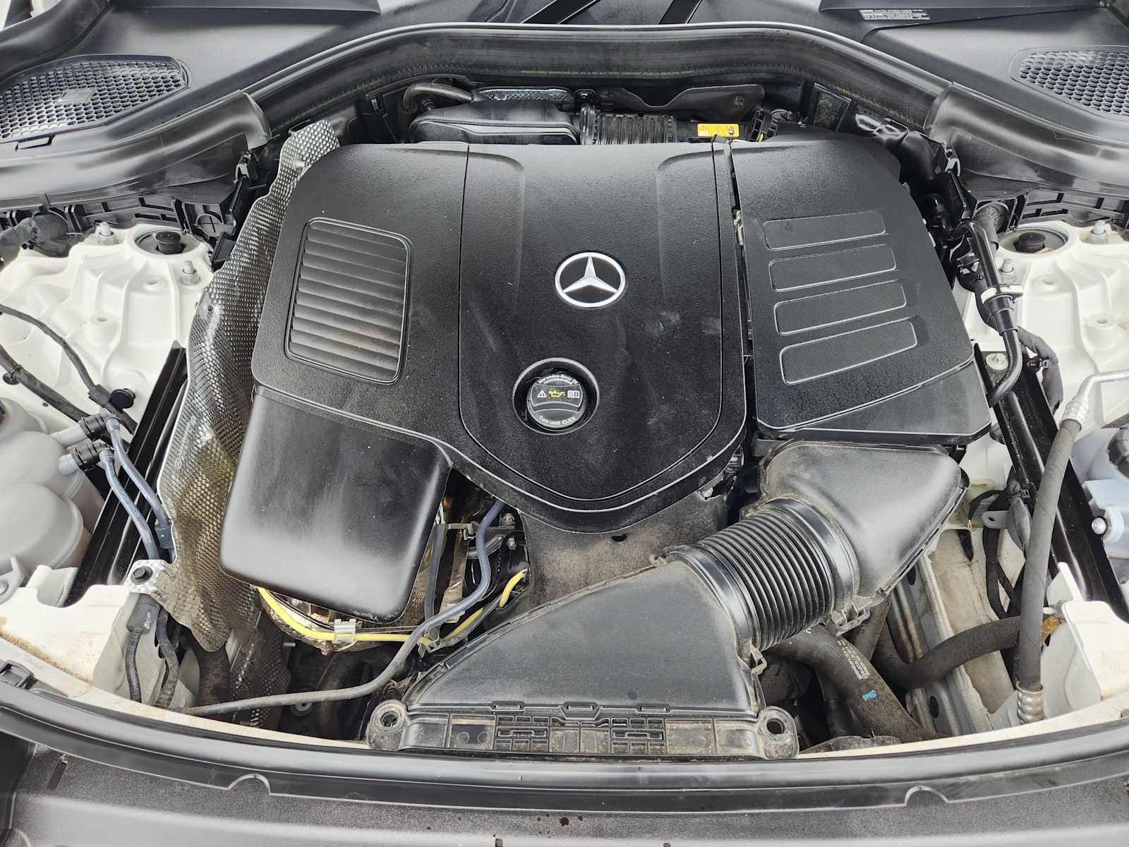 Used 2025 Polar White Mercedes-Benz GLC 300 image 31