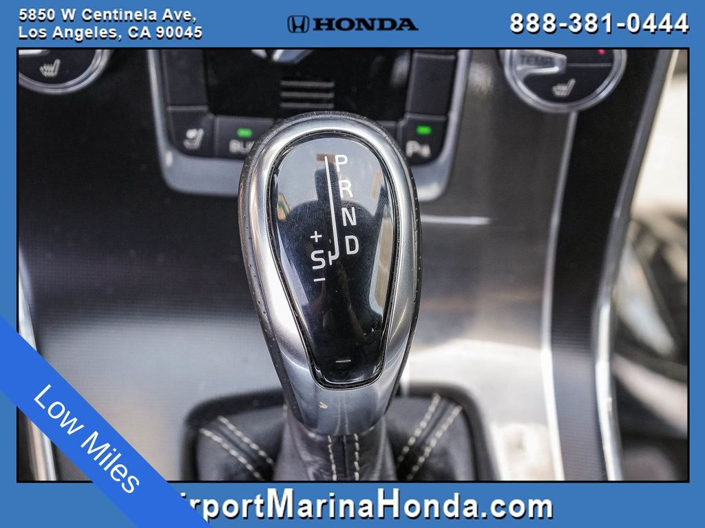 Used 2015 Crystal White Pearl Volvo T6 R-Design image 28