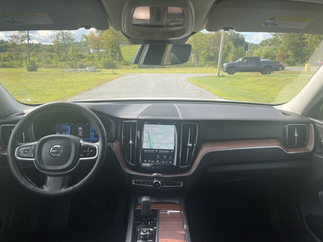 Used 2024 White Volvo Plus Dark Theme image 10