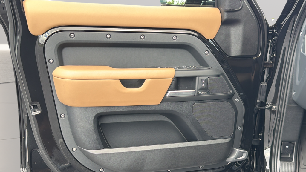 New 2026 Santorini Black Land Rover X-Dynamic SE image 20