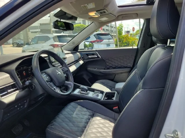 Used 2023  Mitsubishi SEL image 16