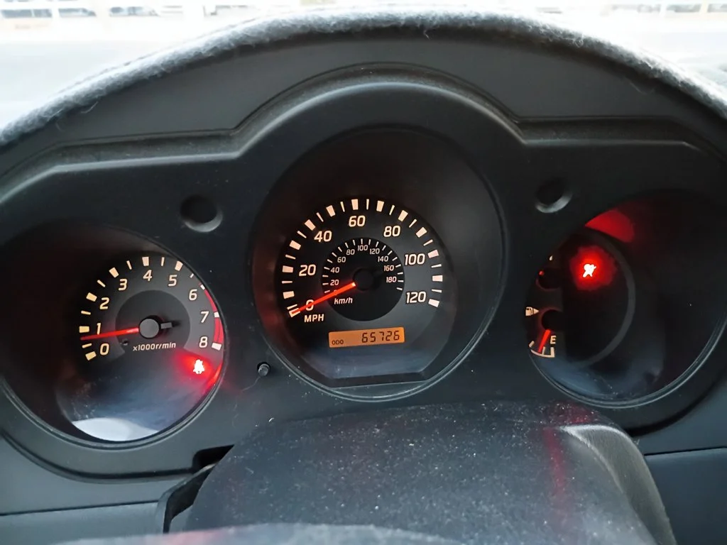 Used 2002 Silver Nissan XE image 5