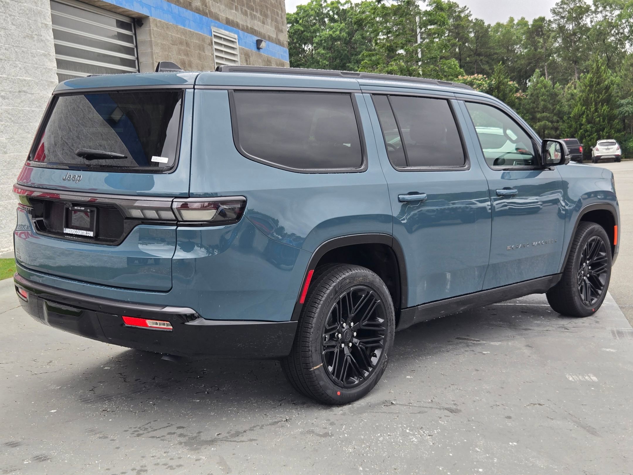 New 2026 Steel Blue Exterior Paint Jeep Limited Reserve image 7