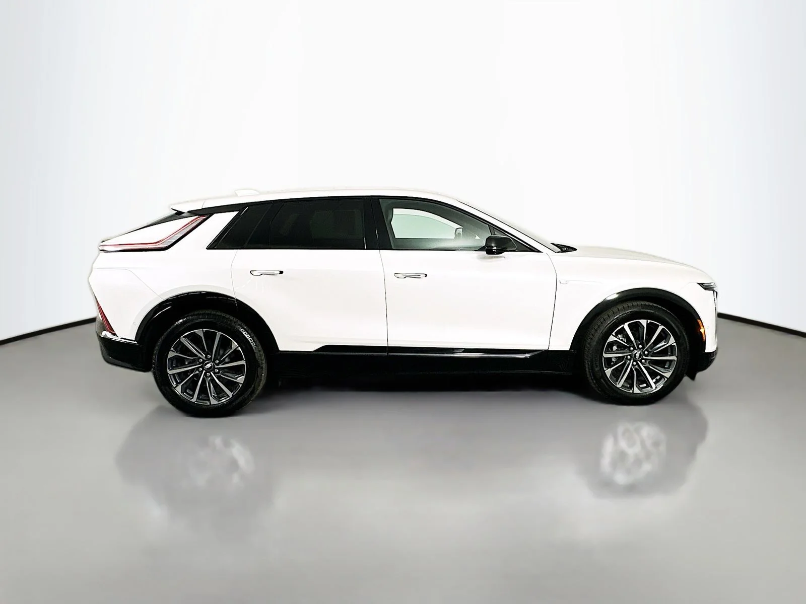 Used 2025 Crystal White Tricoat Cadillac Sport image 8