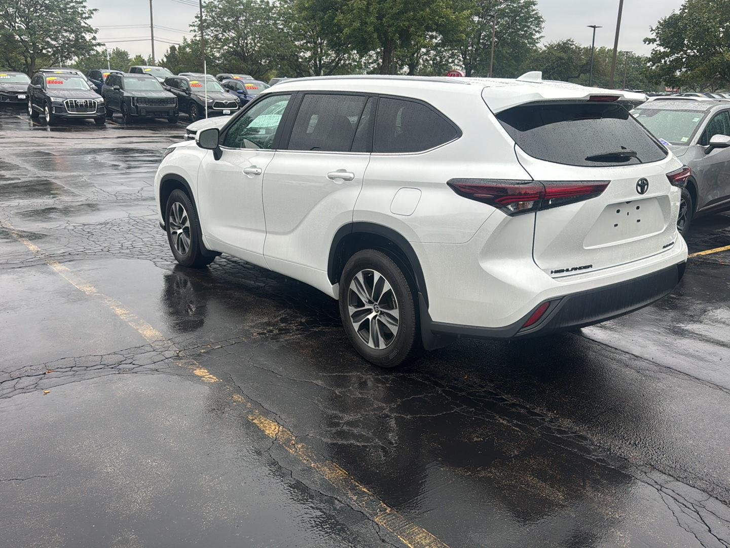 Used 2024 Wind Chill Pearl Toyota XLE image 6