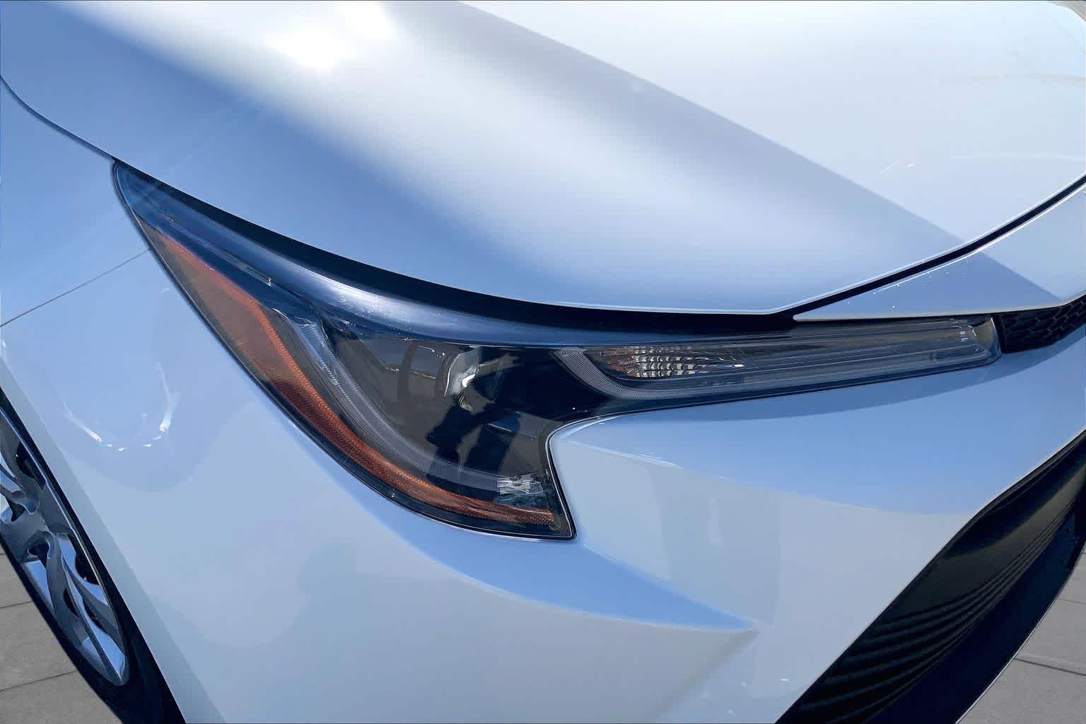 New 2027 Ice Cap Toyota LE image 13