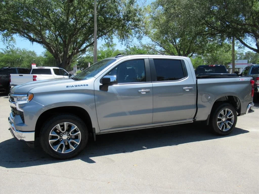 Used 2024 Gray Chevrolet LT image 4