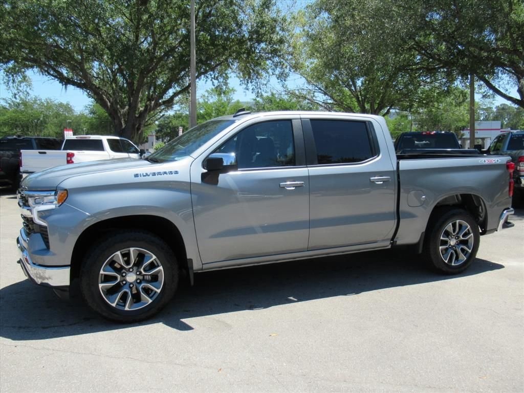 Used 2024 Gray Chevrolet LT image 4