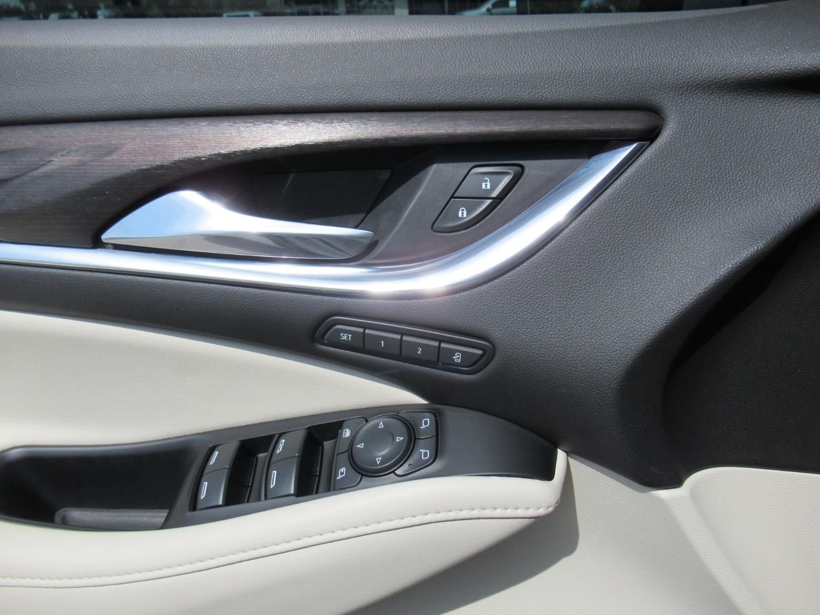 Used 2024 White Buick Avenir image 22