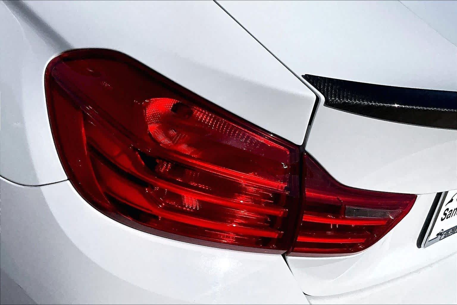 Used 2016 Alpine White BMW  image 25