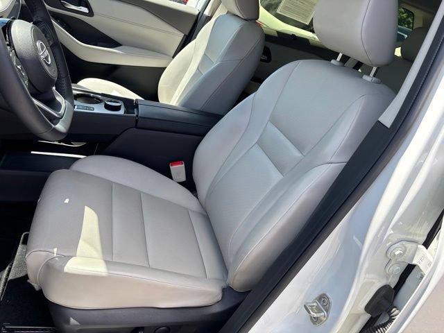 Used 2023 Pearl White Tricoat Nissan SV image 15