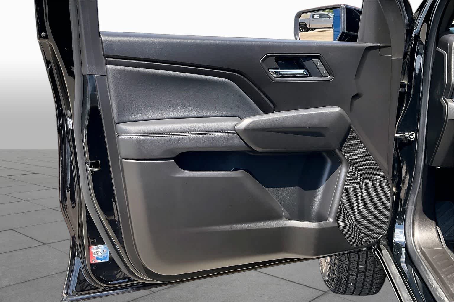 Used 2025 Onyx Black GMC 2WD Elevation image 21