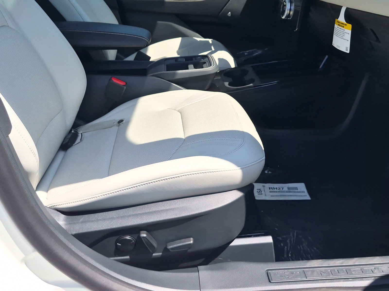 New 2026 Star White Metallic Tri-coat Ford Premium image 9