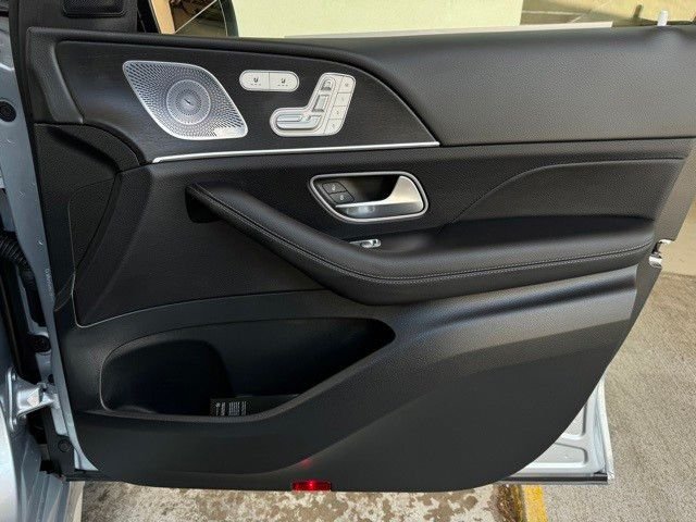 Certified Used 2025  Mercedes-Benz GLE 580 image 22