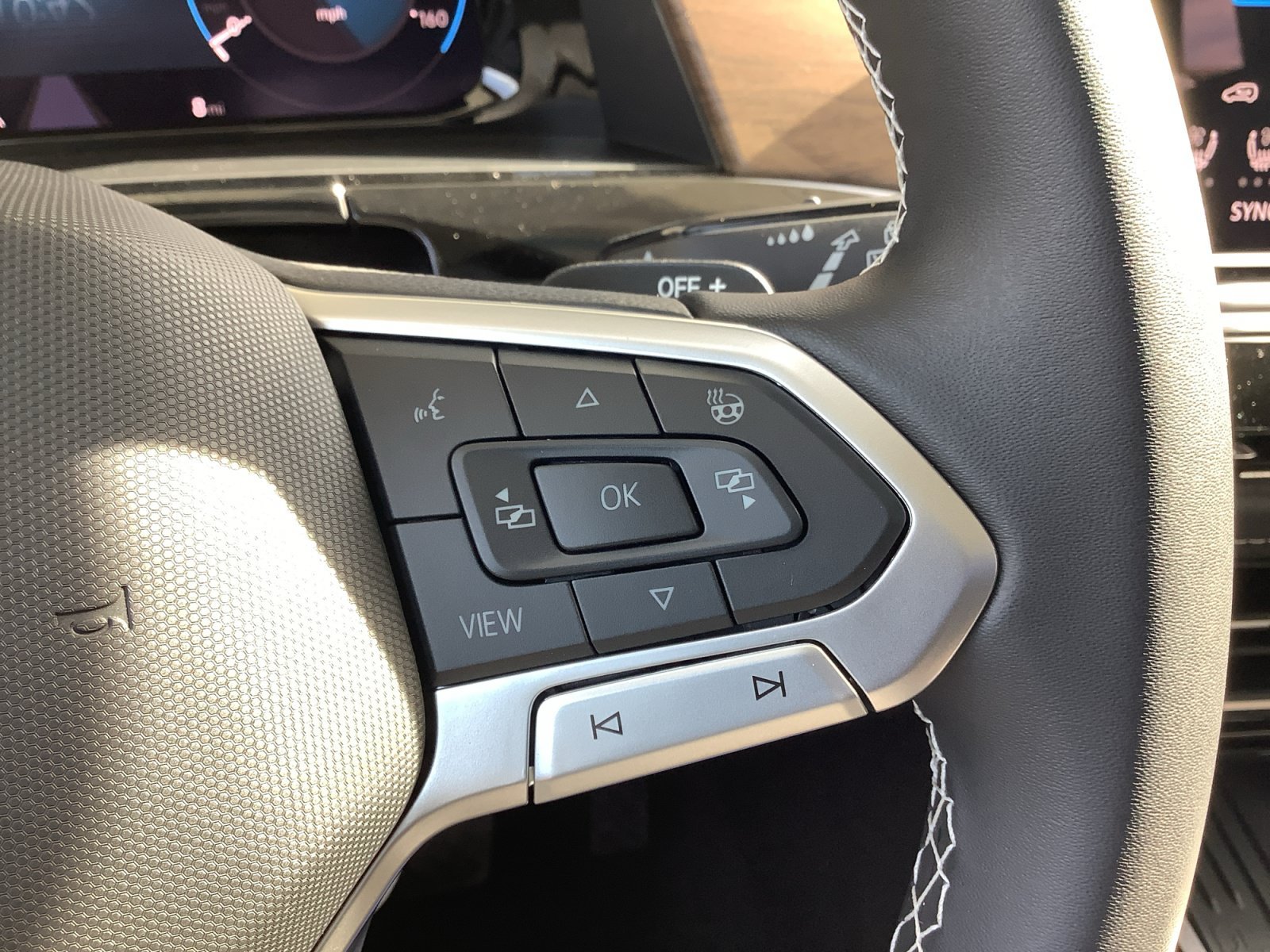 New 2026 PURE GRAY Volkswagen 2.0T SE w/Technology image 25