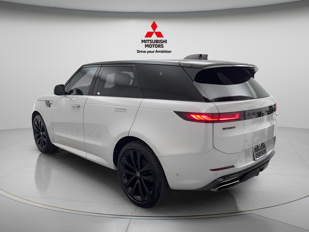 Used 2023  Land Rover SE Dynamic image 6
