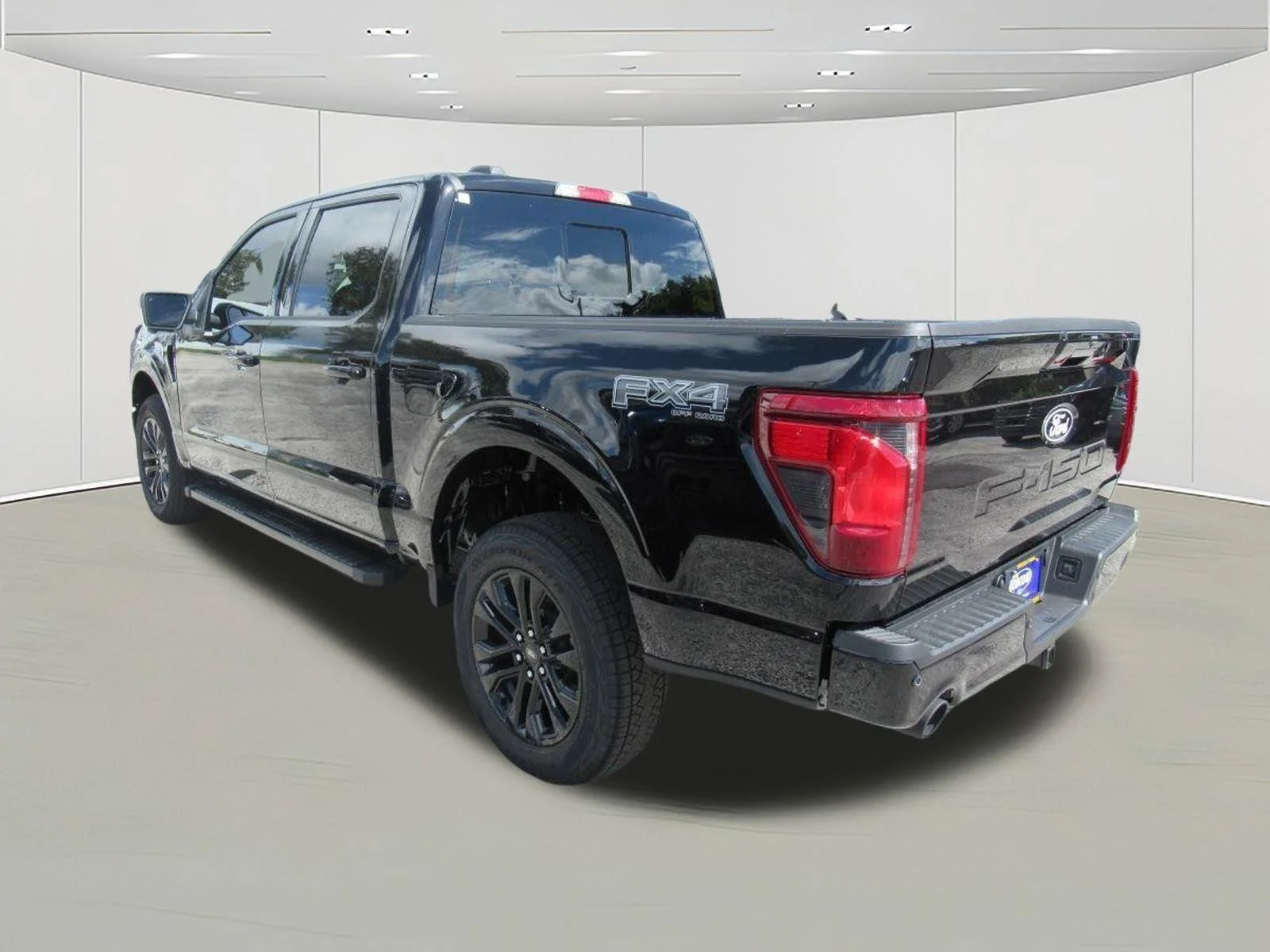 New 2025 Agate Black Metallic Ford XLT image 4