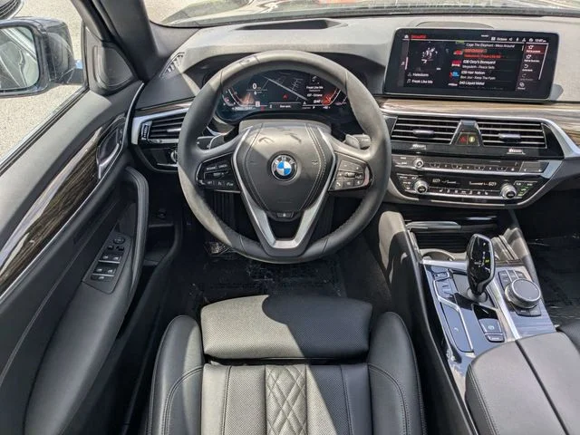 2022 BMW 5 Series 530i - Photo 13