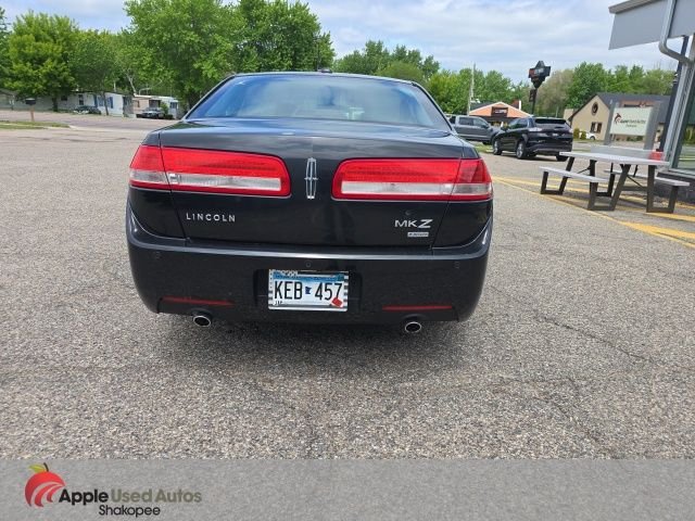 Used 2011 Black Lincoln Base image 4
