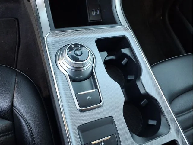 Used 2022 Silver Ford SEL image 26