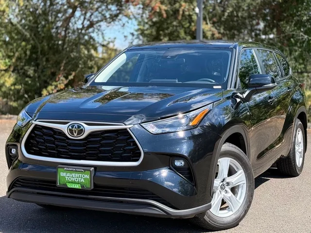 2023 Toyota Highlander LE