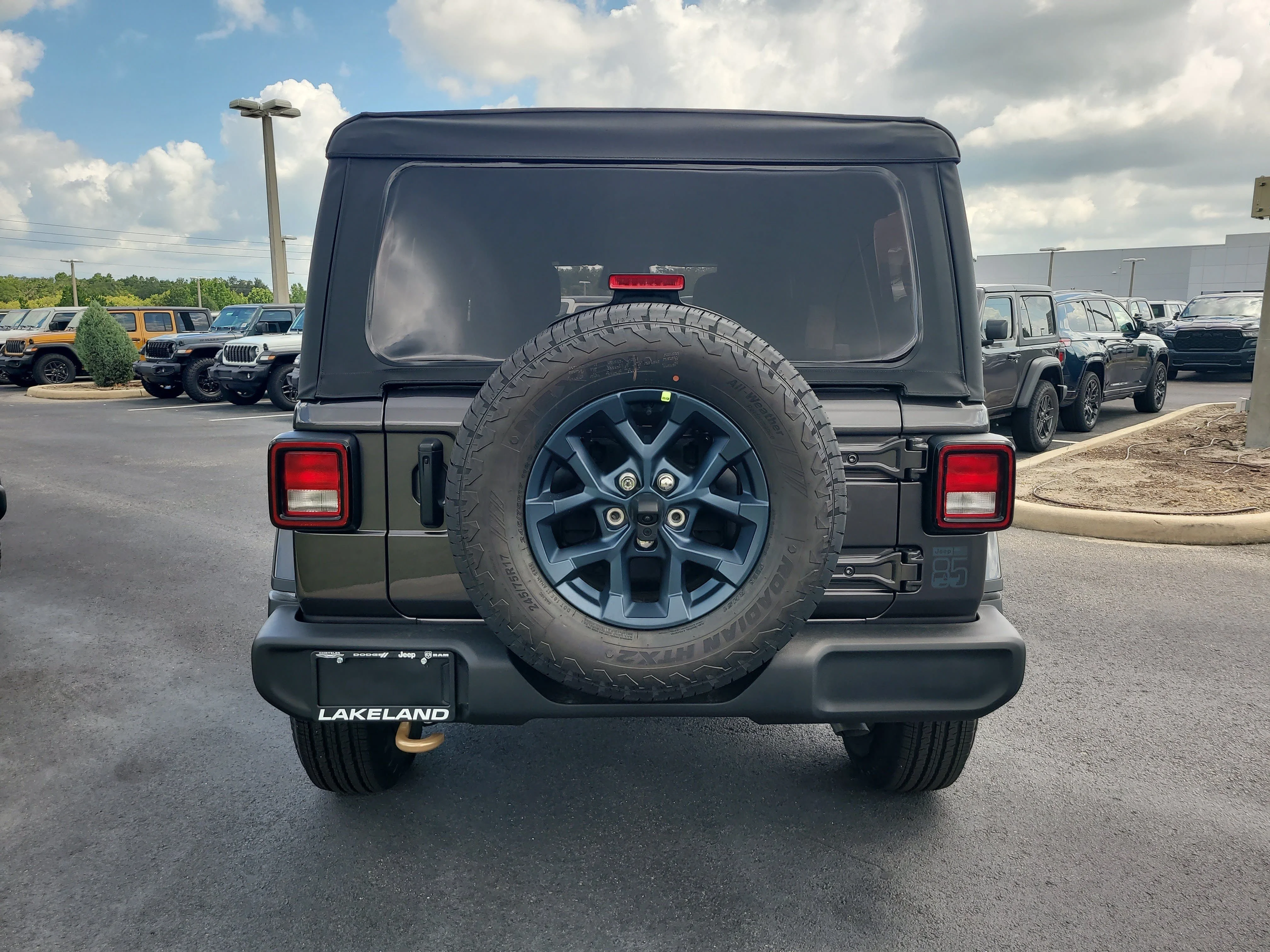 New 2026 Granite Crystal Metallic Clearcoat Jeep 85th Anniversary image 7