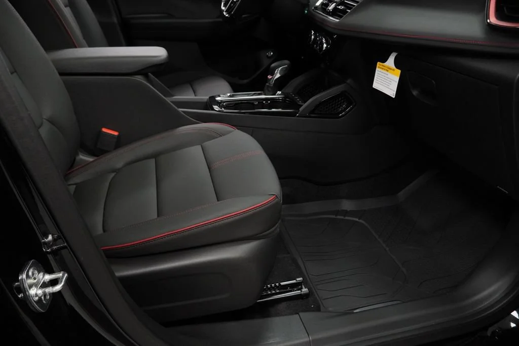 New 2026 Mosaic Black Metallic Chevrolet RS image 30