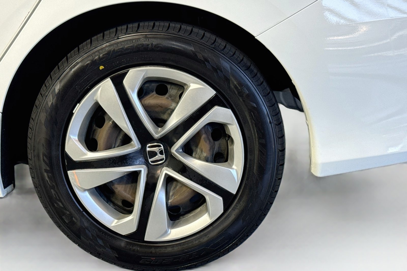 Used 2017 Taffeta White Honda LX image 27
