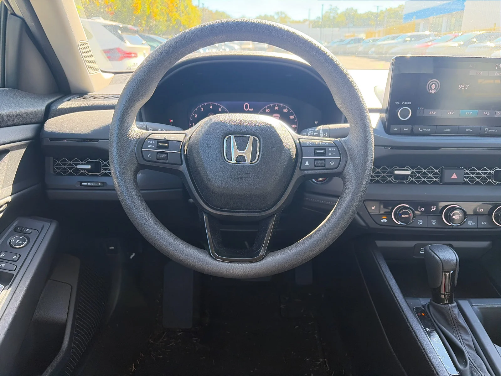 Used 2025 Silver Metallic Honda SE image 15