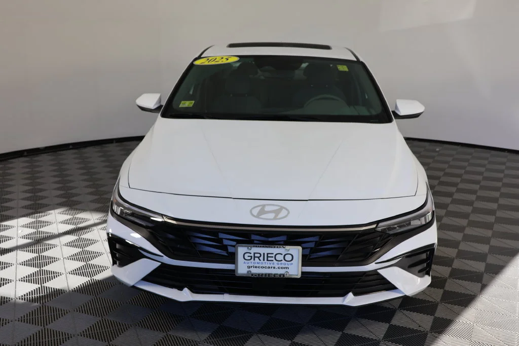 Certified Used 2025 White Hyundai SEL Convenience image 3